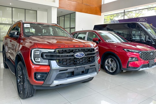 Ford giảm giá hàng loạt xe, cao nhất 100 triệu đồng