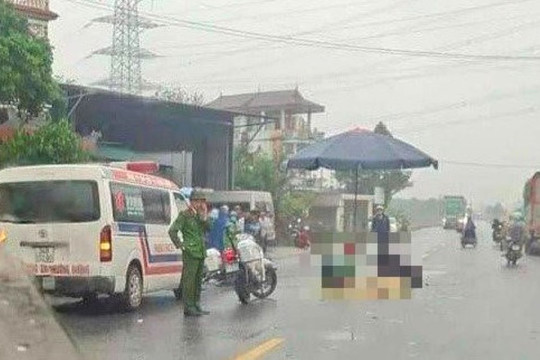 Xe máy va chạm xe tải trên quốc lộ 38, người phụ nữ 52 tuổi tử vong