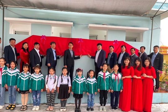 Công ty TNHH Sumidenso Việt Nam tặng công trình vệ sinh cho Trường Tiểu học Toàn Thắng