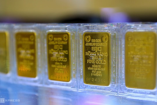 Giá vàng miếng SJC lên 77 triệu đồng