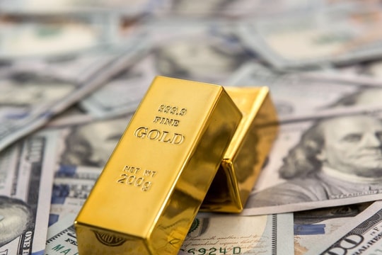 Nhu cầu trú ẩn kéo giá vàng đi lên
