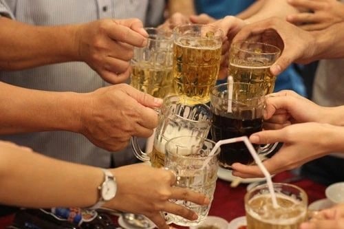 Ép người khác uống rượu, bia có thể bị phạt đến 3 triệu đồng 