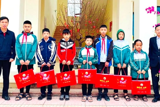 Gần 13.000 người thuộc diện chính sách huyện Gia Lộc được nhận quà Tết