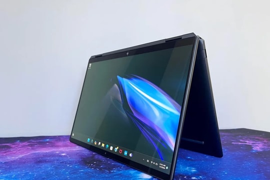 Laptop 2 trong 1 tích hợp công nghệ AI được giới thiệu tại CES 2024