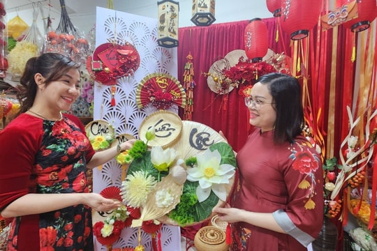 Thị trường đồ trang trí Tết vào mùa