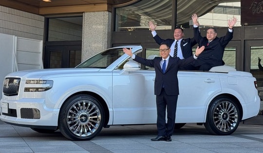 Toyota Century SUV mui trần ra mắt: Hàng độc không bán đại trà