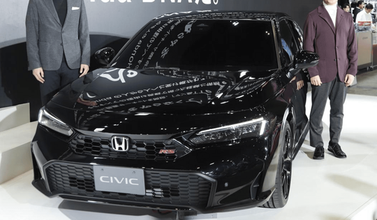 "Bản nháp" Honda Civic RS 2024 ra mắt tại triển lãm xe độ: Cản trước hầm hố hơn, định vị dưới Type R