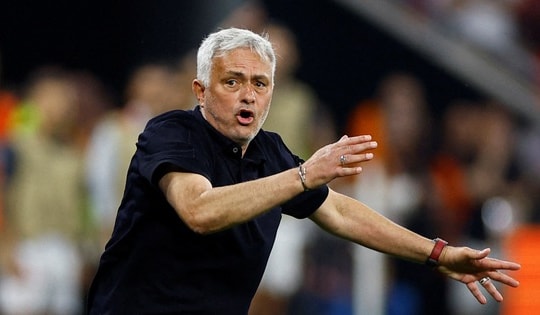 Mourinho bị AS Roma sa thải