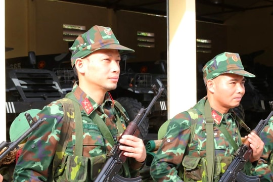 Đại đội Thiết giáp luyện tập, sẵn sàng chiến đấu