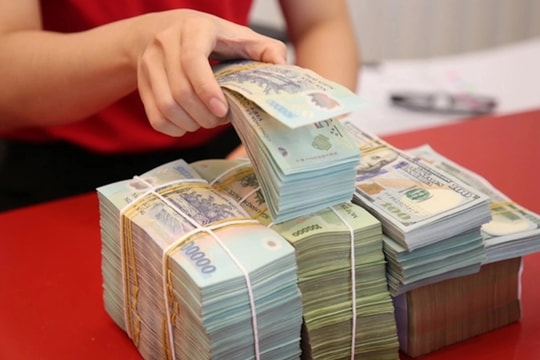 Nhóm 4 ngân hàng lớn tiếp tục giảm lãi suất huy động
