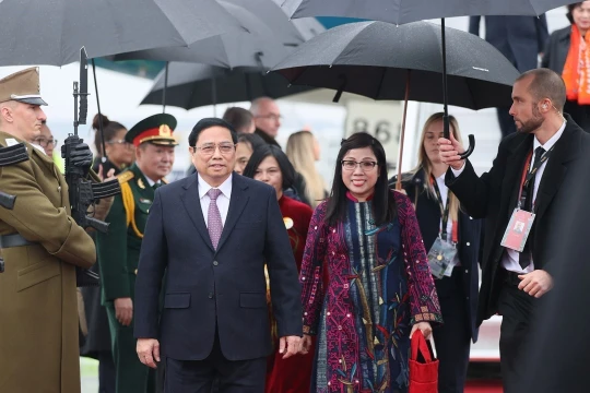 Thủ tướng Phạm Minh Chính tới thủ đô Budapest, bắt đầu thăm chính thức Hungary
