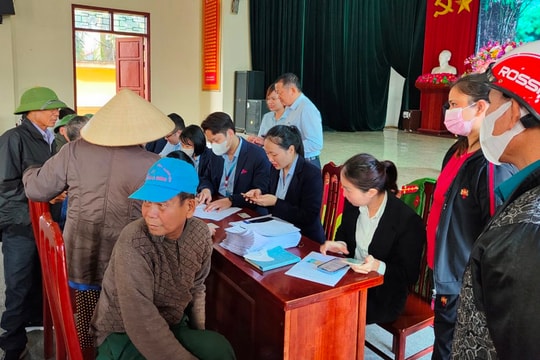 Xã đầu tiên ở Kinh Môn thực hiện cao điểm hỗ trợ mở tài khoản chi trả an sinh xã hội