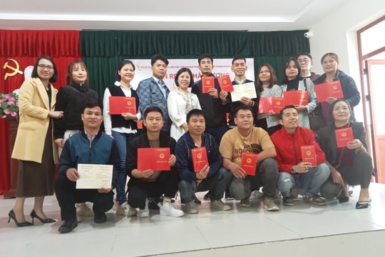 12 người khiếm thính ở Hải Dương được cấp chứng chỉ pha chế đồ uống