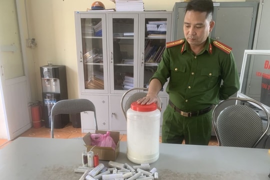 2 học sinh ở Kinh Môn mua hóa chất qua mạng tự chế pháo nổ