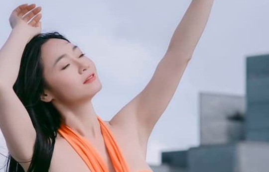 Loạt ảnh gợi cảm hiếm thấy của diễn viên Quách Thu Phương tuổi U50