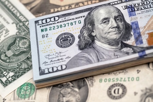 Giá USD tự do tăng vọt lên hơn 25.000 đồng/USD