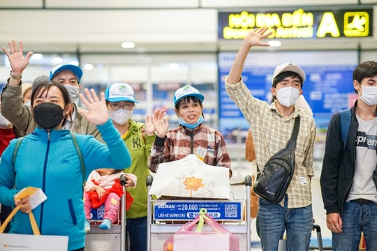 Hàng không tặng vé máy bay miễn phí cho người lao động về quê ăn Tết