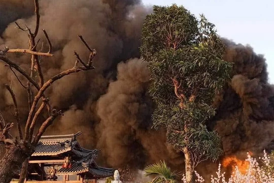 Làm thế nào để phòng ngừa nguy cơ cháy nổ tại các đền, chùa trong dịp Tết?