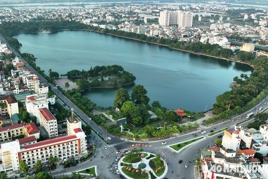 Lần đầu bắn pháo hoa tầm cao tại công viên Bạch Đằng