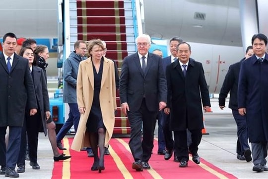 German President arrives in Ha Noi, beginning state visit to Vietnam