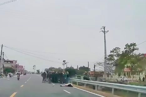 Xe máy va xe điện trên đường 396, nam sinh lớp 10 ở Ninh Giang tử vong