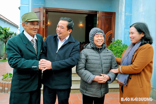 Các đồng chí lãnh đạo tỉnh Hải Dương chúc Tết một số gia đình người có công, người cao tuổi tiêu biểu