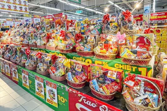 Tôi sợ về quê vì đi đâu cũng phải mua quà biếu Tết