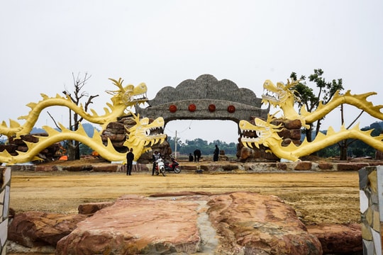 Linh vật rồng vừa hoàn thiện gây tranh cãi vì "nhìn giống lươn" ở Thanh Hóa