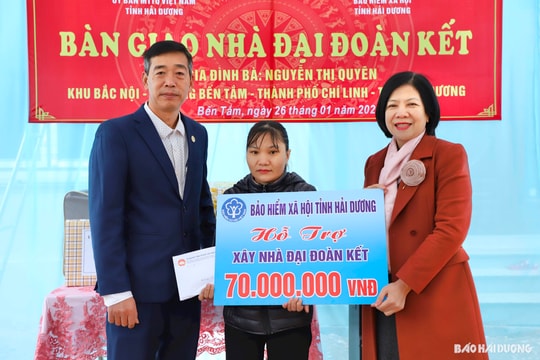 Bàn giao nhà “đại đoàn kết” cho hộ nghèo ở phường Bến Tắm