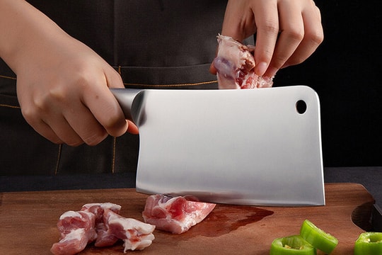 Công dụng bất ngờ của lỗ tròn trên đầu dao