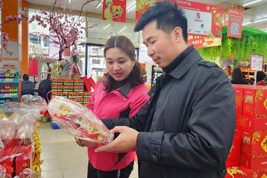 Hai Duong supermarkets full of Tet goods