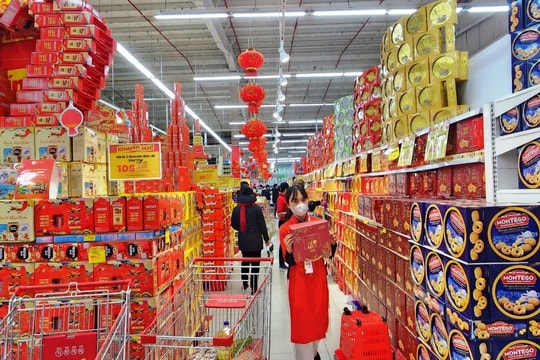 Hàng Tết ngập tràn siêu thị ở Hải Dương