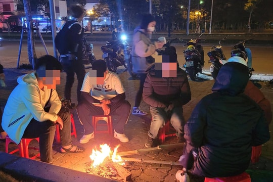 Không đốt lửa sưởi ấm trên vỉa hè