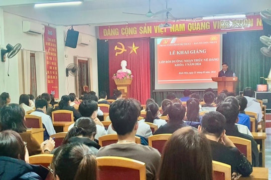 Hơn 400 thanh niên Hải Dương học cảm tình Đảng trước khi nhập ngũ