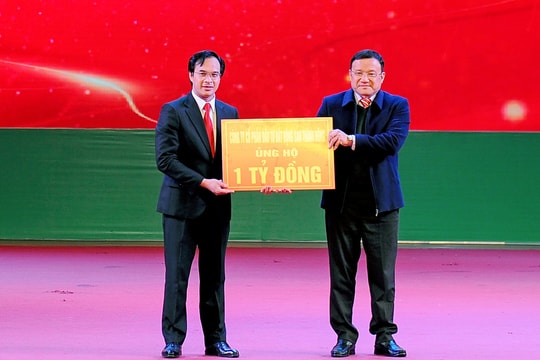 Businesses help poor people enjoy Tet