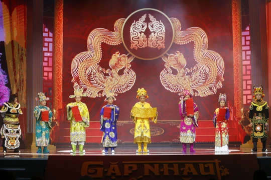 Táo Quân 2024 "nóng" vấn đề chung cư mini, giá vàng tăng phi mã