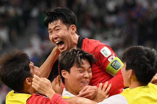 Thoát hiểm ngoạn mục, Hàn Quốc vào tứ kết Asian Cup