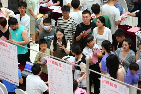 Trung Quốc đối mặt với áp lực thiếu hụt nguồn cung việc làm vào năm 2024