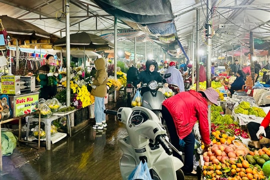 Phong phú thị trường đồ cúng ông Công, ông Táo