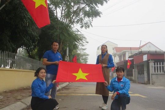 Rực đỏ "đường cờ Tổ quốc" ở xã Thanh Xá