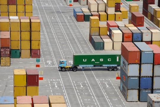 Tránh Biển Đỏ, các công ty thử nghiệm vận chuyển hàng hóa qua UAE, Saudi Arabia