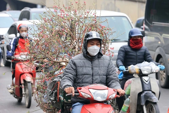 Hà Nội tắc đường cả ngày từ khu trung tâm tới cửa ngõ ngày cận Tết