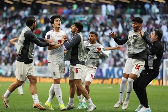 Nhật Bản thua phút cuối ở tứ kết Asian Cup