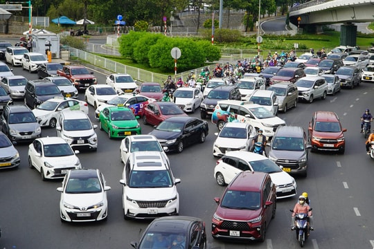 Từ 6/2, sân bay Nội Bài, Tân Sơn Nhất thu phí không dừng