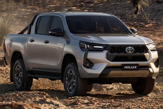 Toyota Hilux 2024 lắp động cơ dầu hybrid