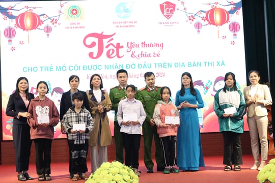“Tết yêu thương và chia sẻ” với trẻ mồ côi ở thị xã Kinh Môn
