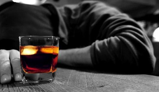 Say rượu xong hôm sau không nhớ gì, liệu thần kinh có vấn đề?