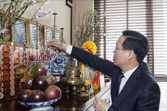 Chủ tịch nước dâng hương tưởng nhớ lãnh đạo Đảng, Nhà nước đã từ trần, chúc Tết các đồng chí nguyên lãnh đạo Đảng, Nhà nước