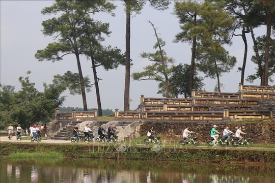 Khai trương tuyến du lịch xanh tại lăng vua Gia Long