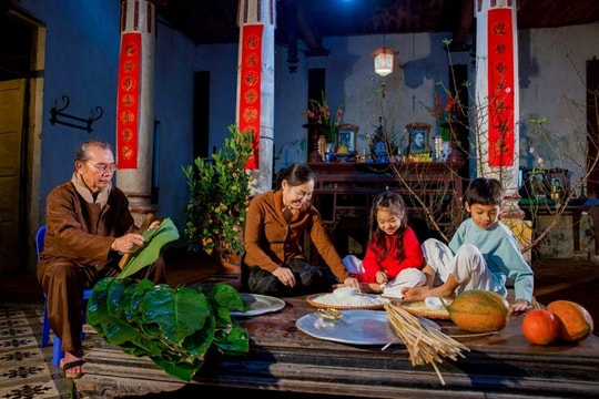 Vợ chồng ai về quê nấy ăn Tết thì đâu còn là gia đình?